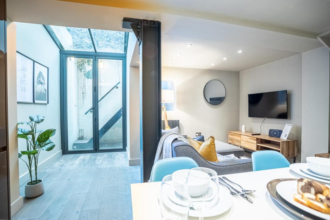 Modern Two Bedroom Apartment In Fulham By Sojo Stay London Exterior photo